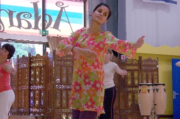 Suky: professeur de danse indienne( Khatak, bollywood style, danse punjabi...) chez adanse : Tous droits rservs