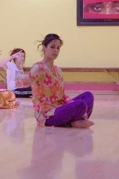 Suky: professeur de danse indienne( Khatak, bollywood style, danse punjabi...) chez adanse : Tous droits rservs